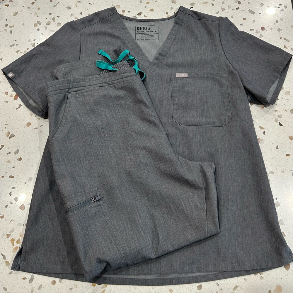 FIGS Gray Scrub Set